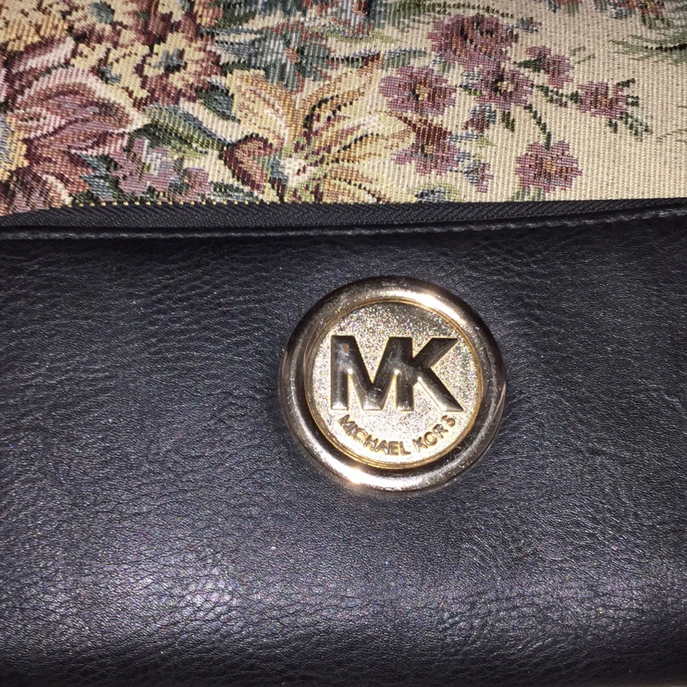 Micheal kors black leather wallet